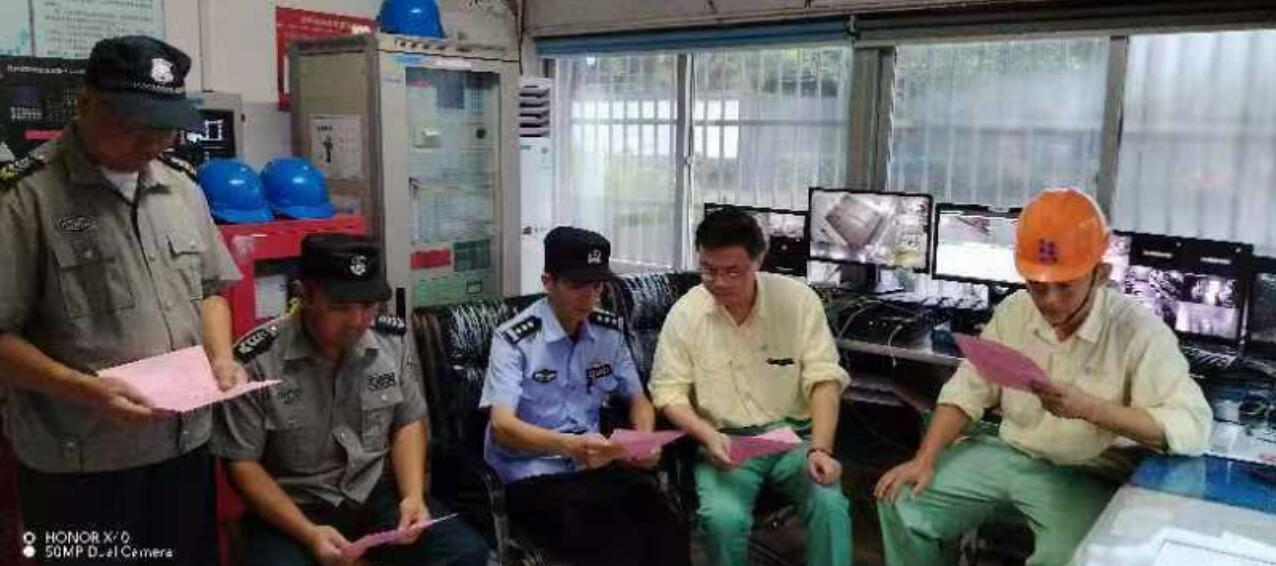 錫山分局八士派出所到化藥化工(無(wú)錫)有限公司開(kāi)展打擊整治網(wǎng)絡(luò)謠言宣傳工作